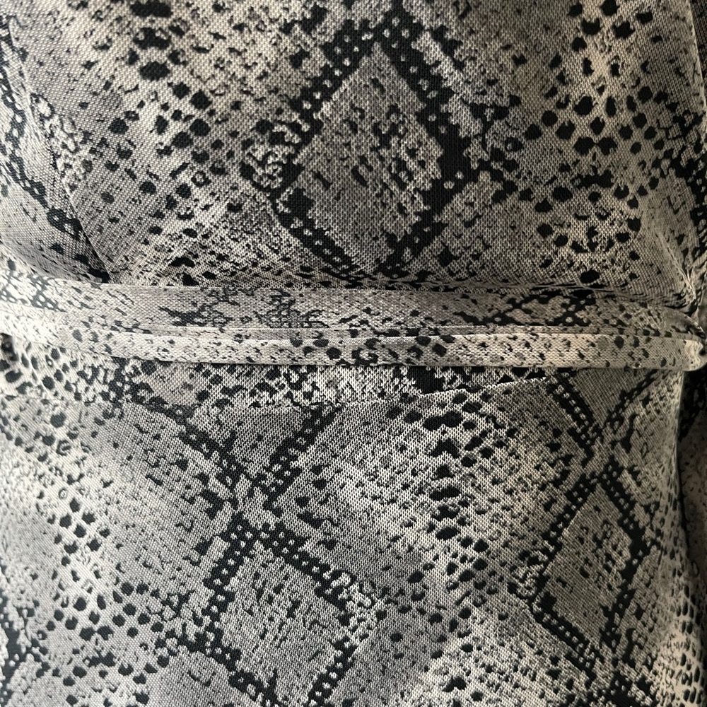 Betsey Johnson Snake Print Wrap Maxi Dress Animal Print Long Sleeve Petite 8P - Picture 4 of 8